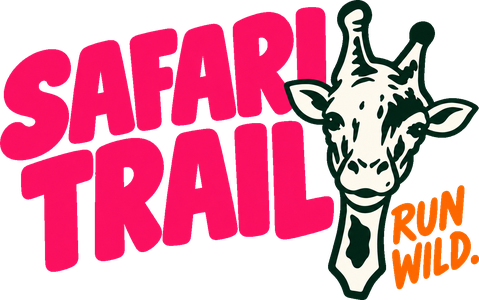 Logo van Safari Trail in roze met de giraffe en Run wild
